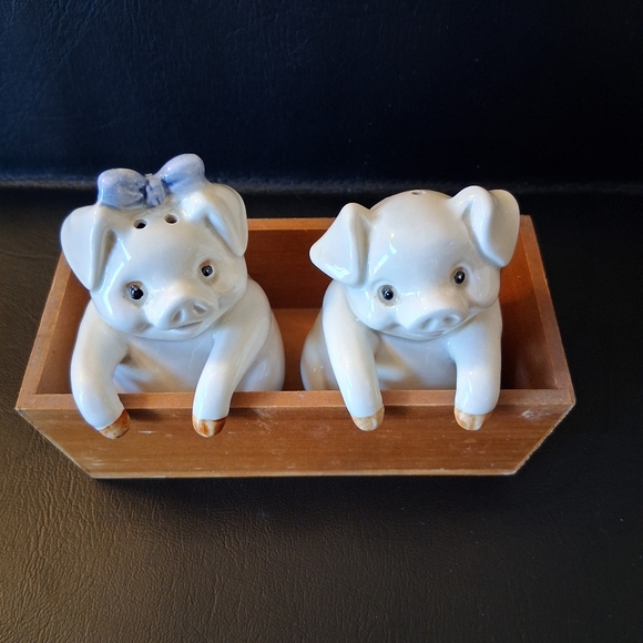 Vintage Fitz & Floyd Pigs In A Poke Salt And Pepper Shakers - Picture 2 of 6